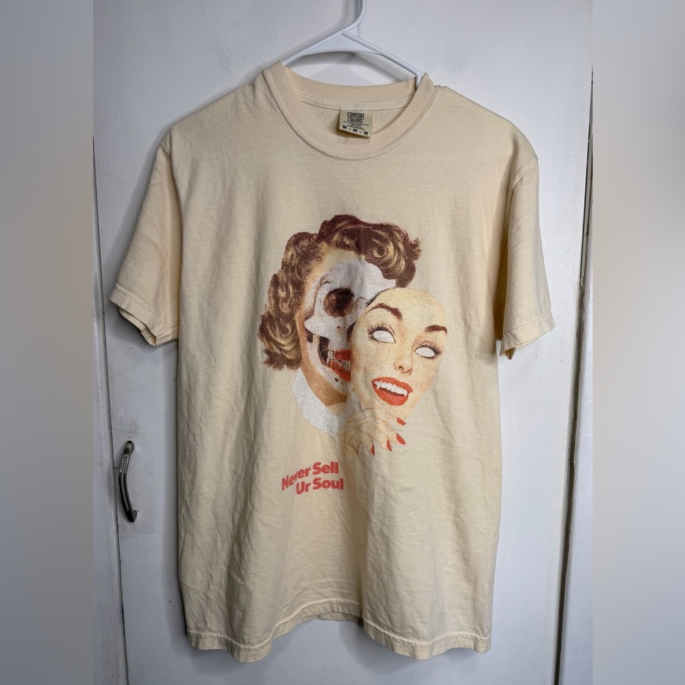 Comfort Colors Never Sell Ur Soul Graphic Tee - Picture 1 of 3